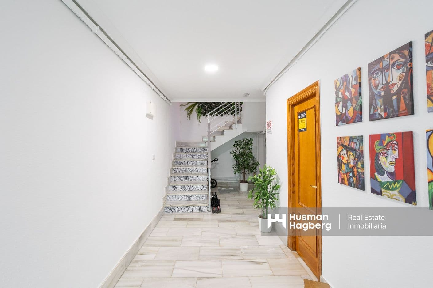 Rymlig lägenhet med terrass och balkong – ett hem med ljus och rymd