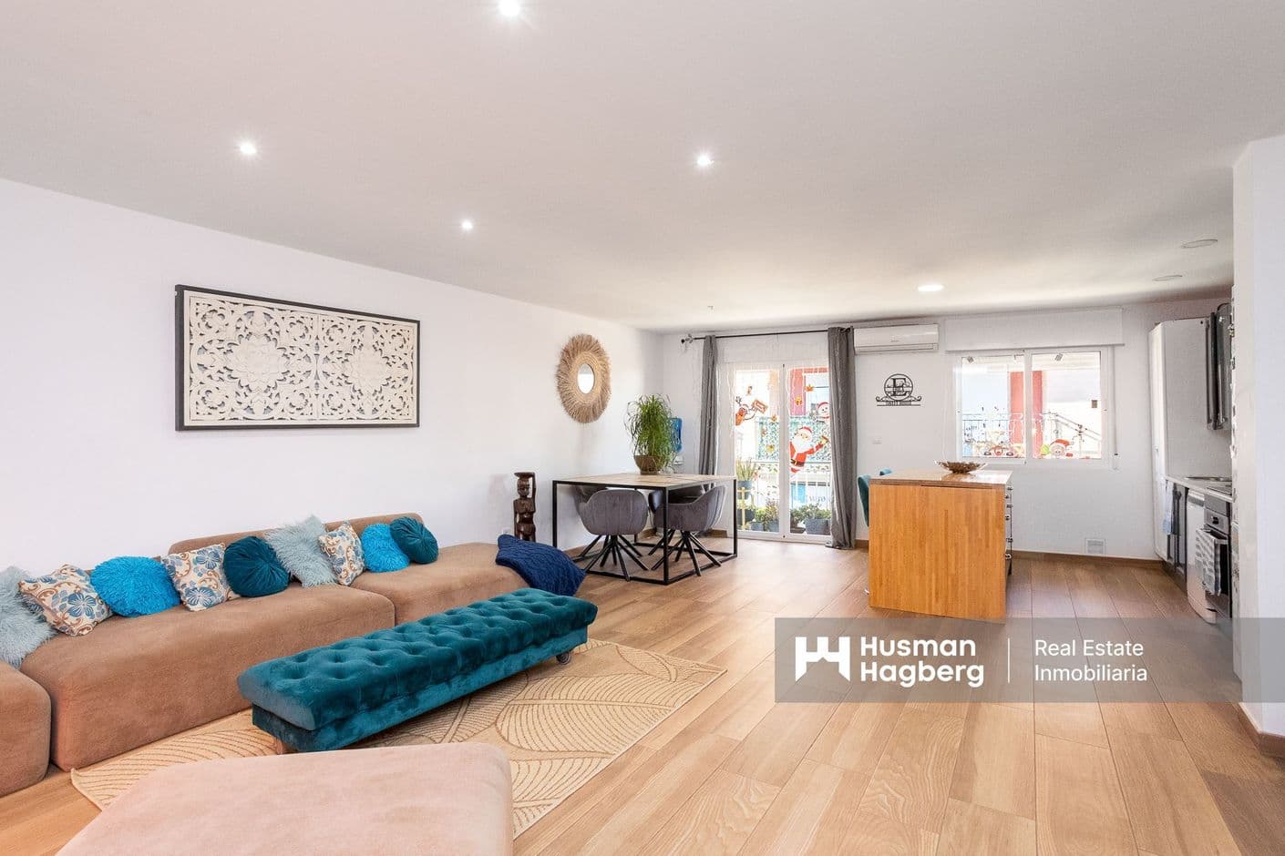 Rymlig lägenhet med terrass och balkong – ett hem med ljus och rymd