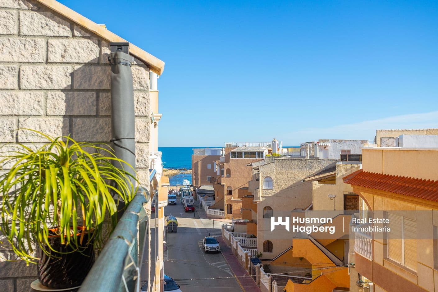 Charmig strandnära lägenhet med terrass - ett hem vid havet
