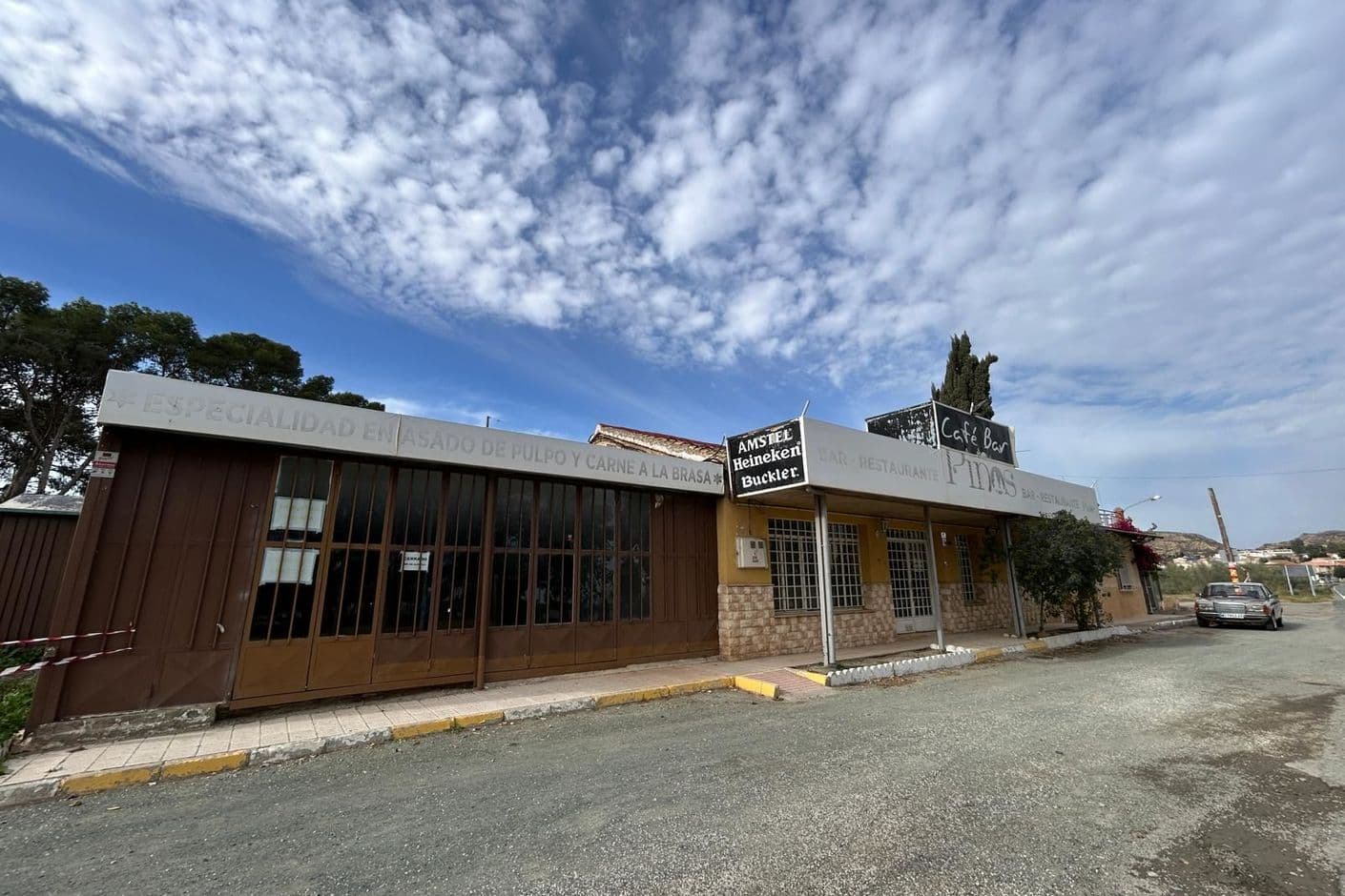 Unik fastighet med bostad, lokal och stora tomter