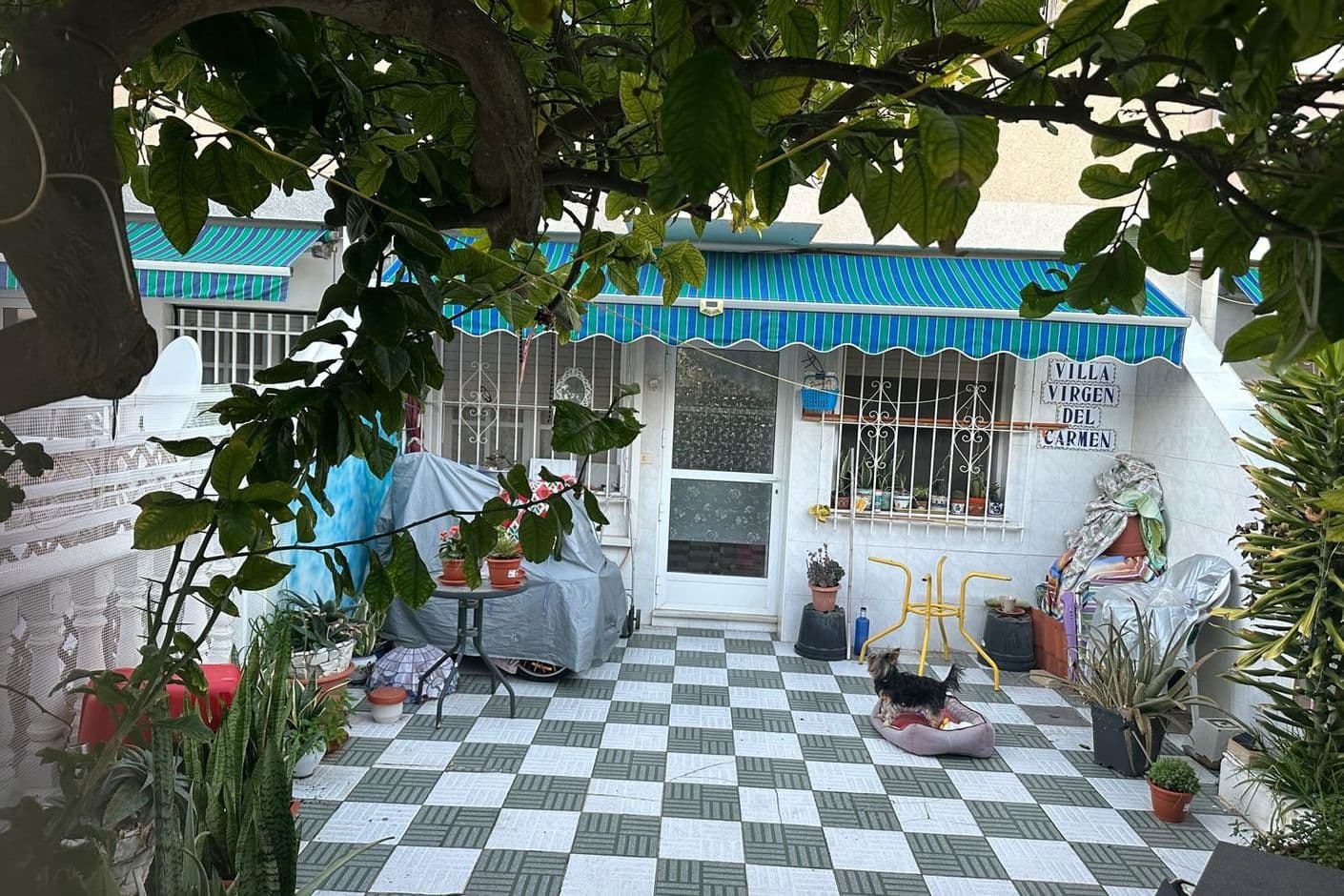 Ett charmigt hem med sol, närhet och avkopplande rytm