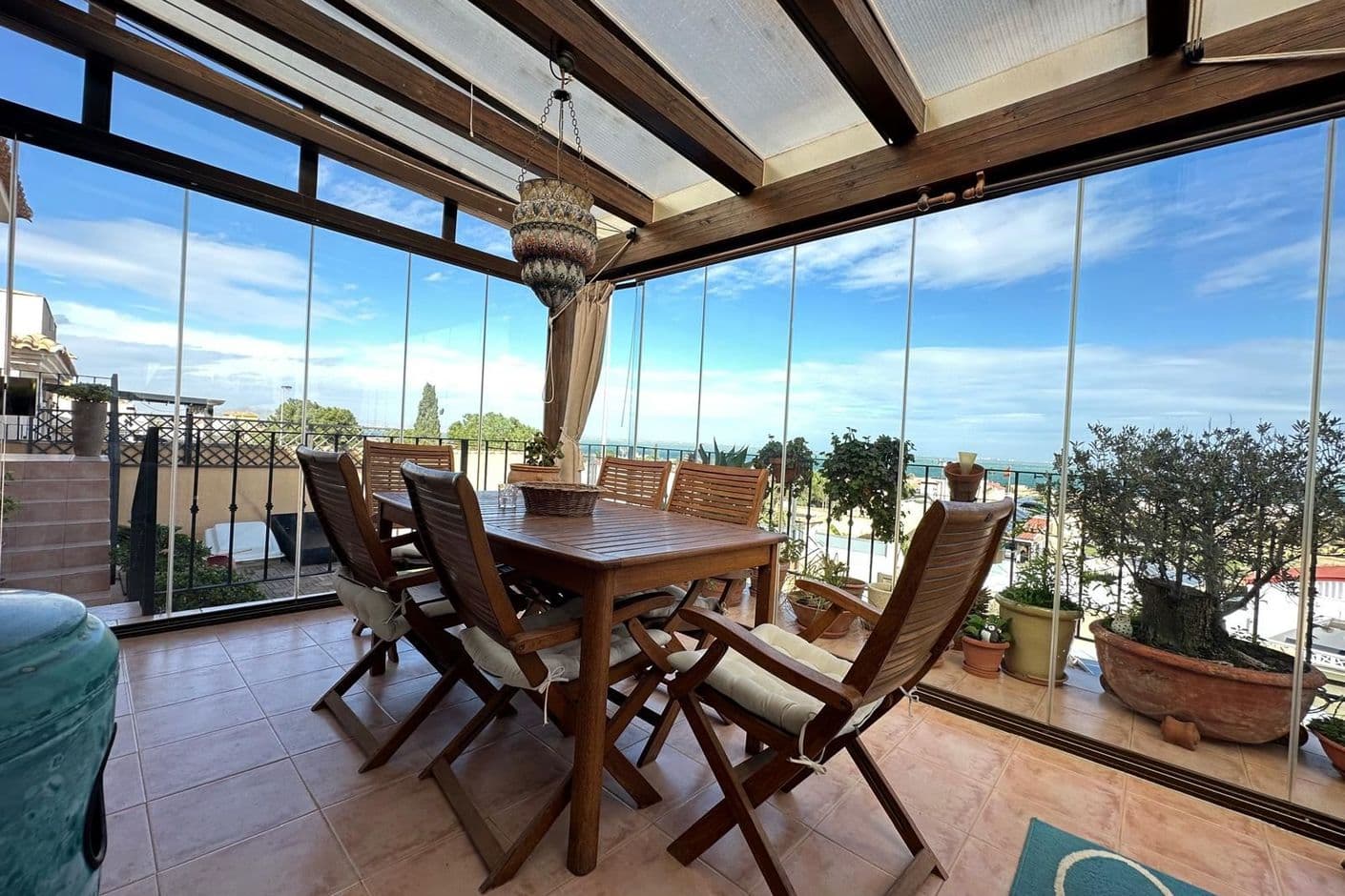 En villa med utsikt, rymd och plats för både lugn och möjligheter