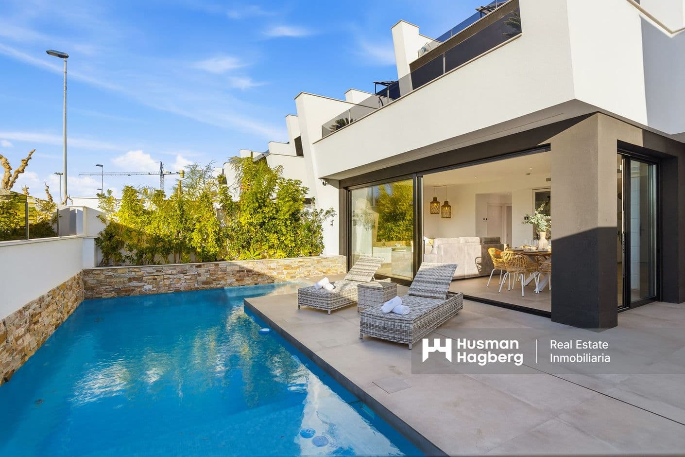 Lyxigt radhus med privat pool, takterrass och turistlicens