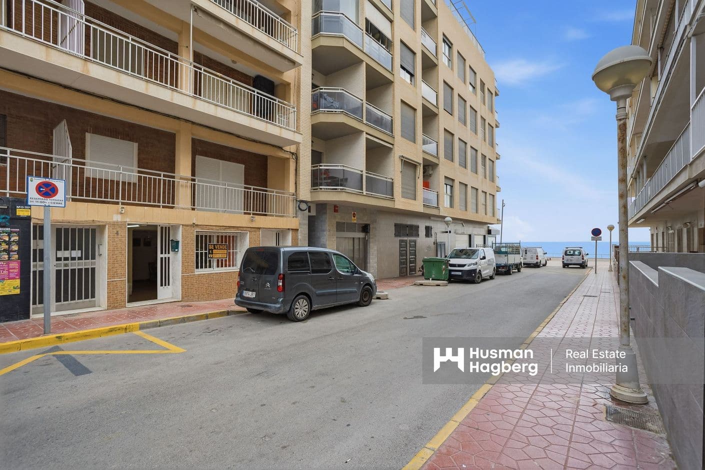 Ett strandnära hem med rymd, ljus och plats för hela livet