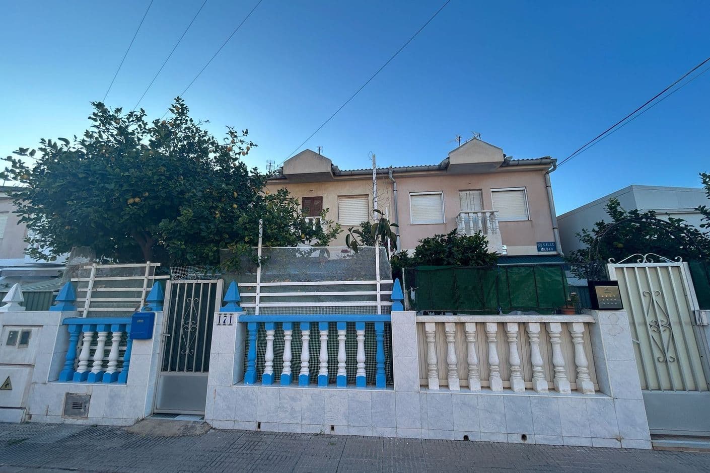 Ett charmigt hem med sol, närhet och avkopplande rytm