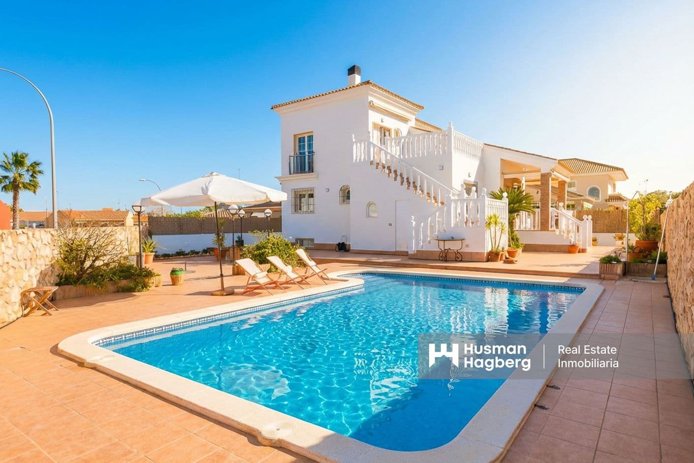 Rymlig villa med solig kvällsoas och generösa ytor