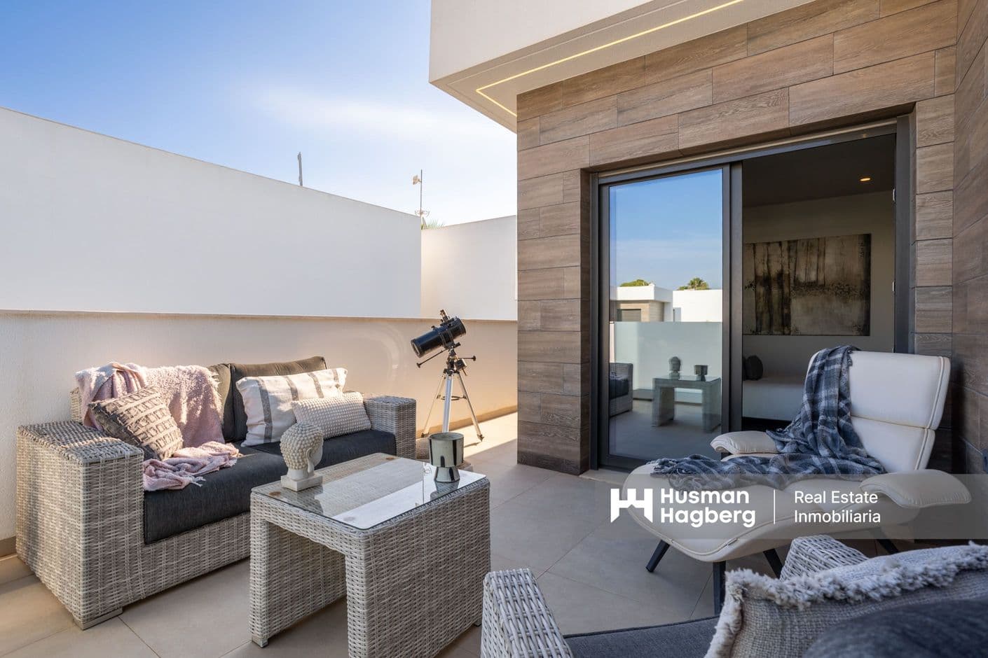 Modern villa med uppvärmd pool och hög standard