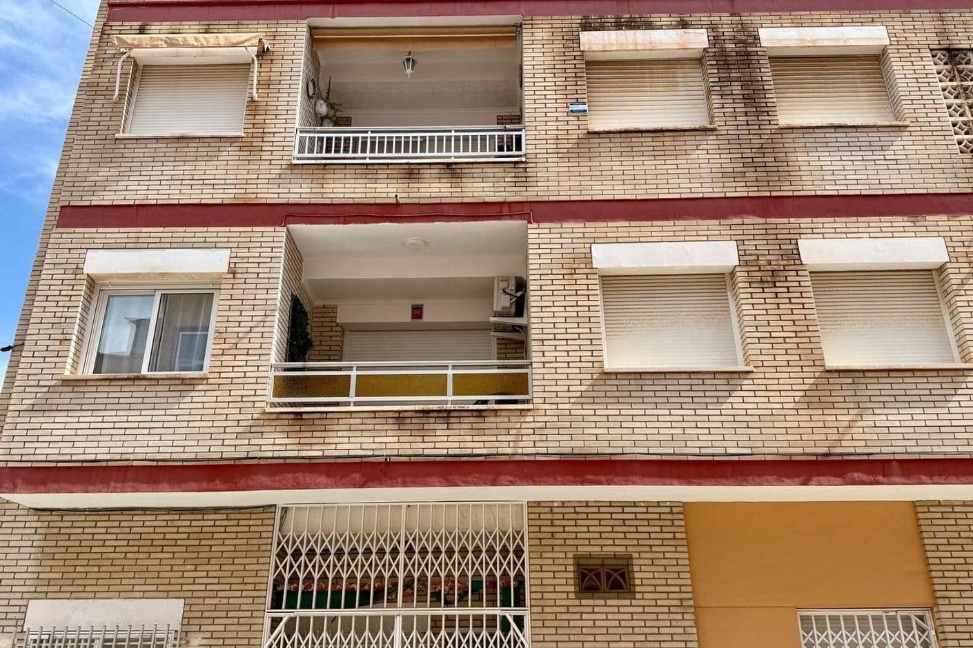 Nyrenoverad lägenhet med soligt läge och bara några steg från havet