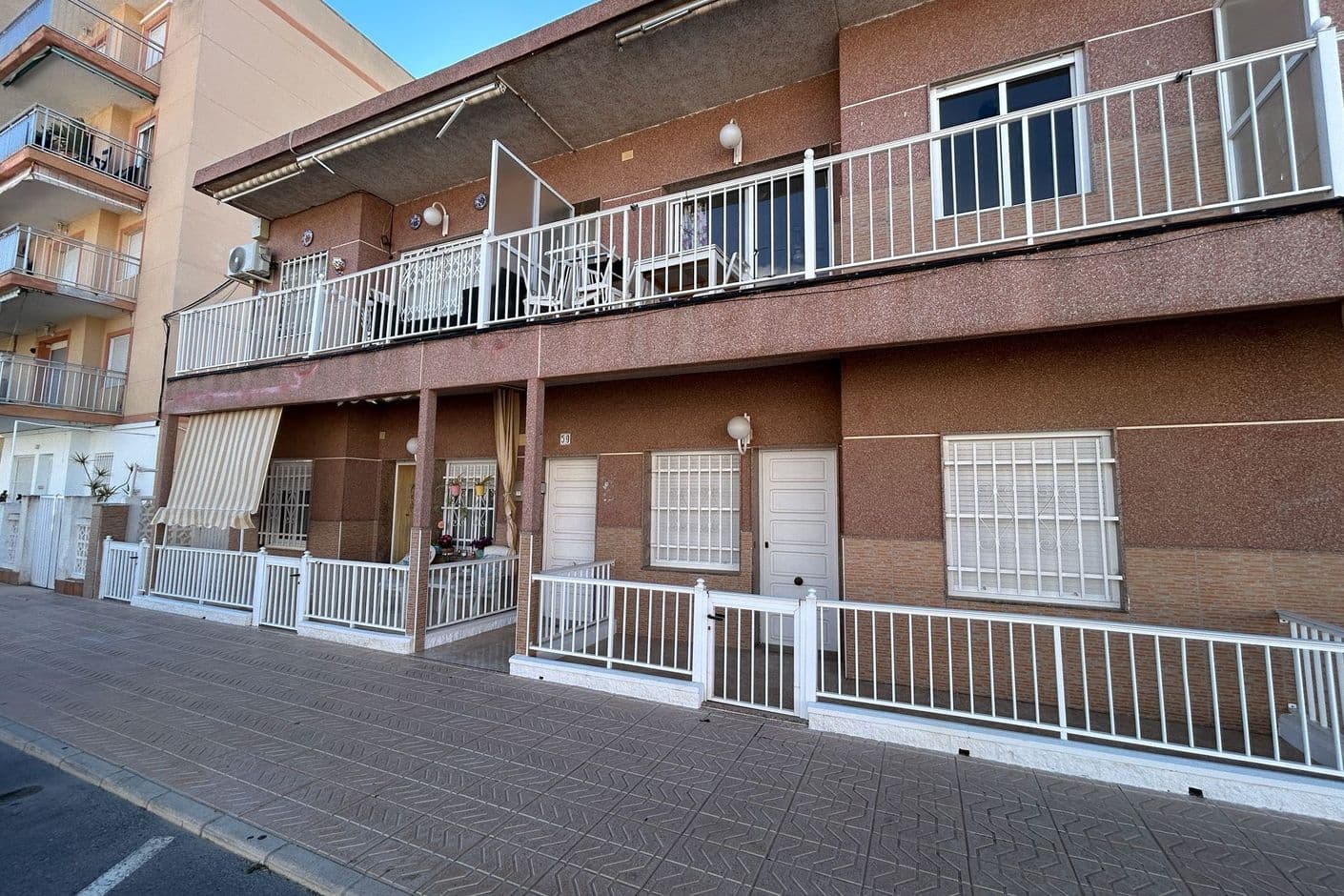 Charmig lägenhet med två balkonger och fint ljusinsläpp