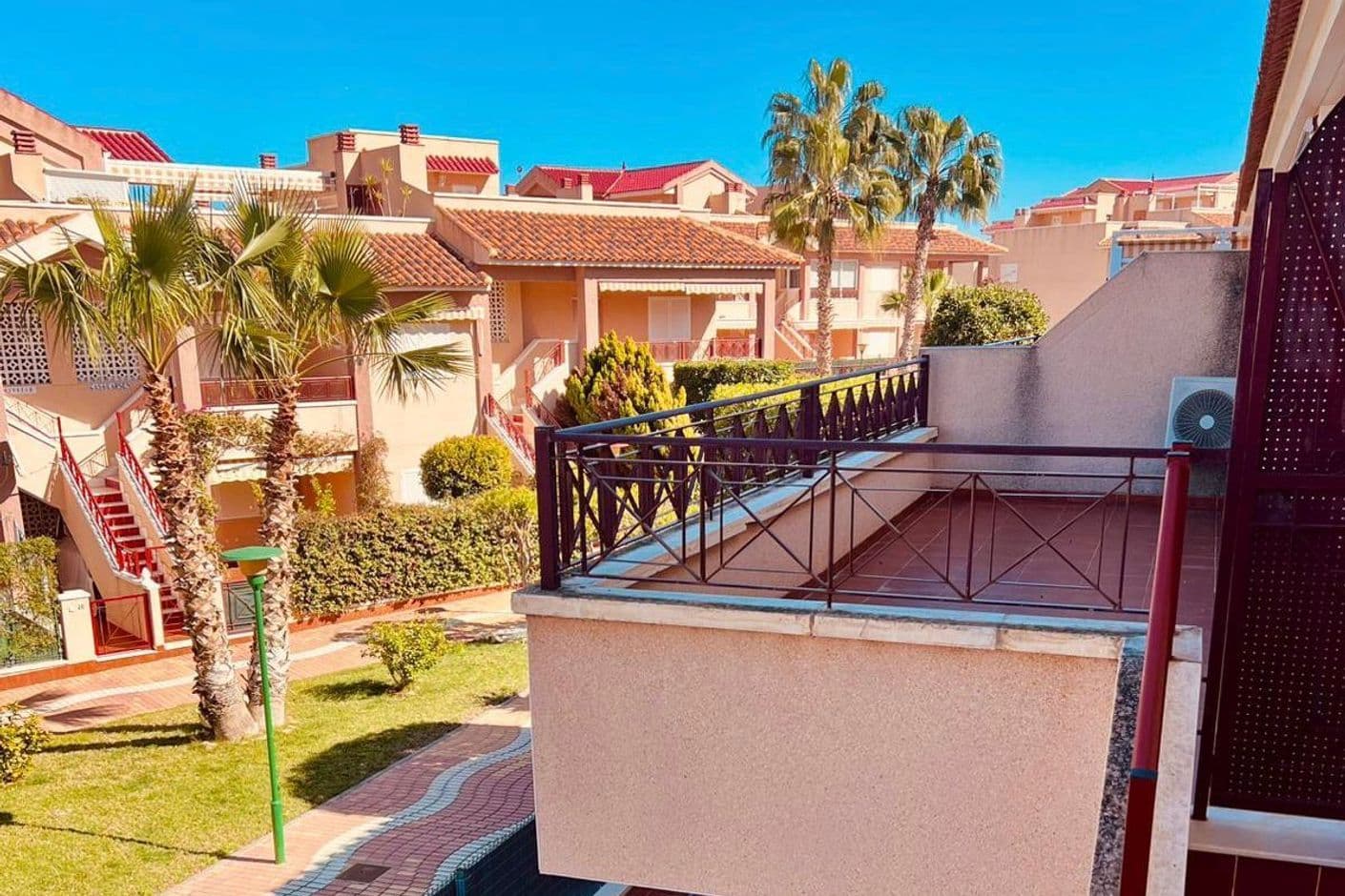 Rymlig och ljus lägenhet med östlig morgonsol