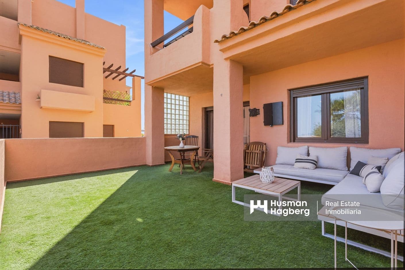 Markplanslägenhet med solig terrass och utsikt över La Serena Golf