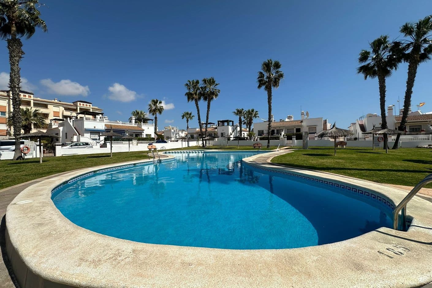 Bright and modern apartment with large terrace and sea view