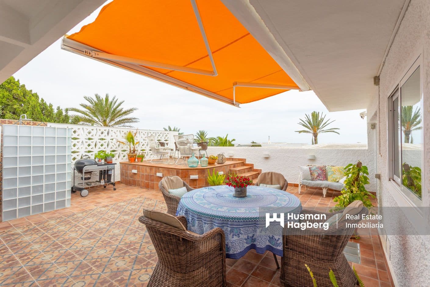 Charming villa with light, space and sea views near La Mata