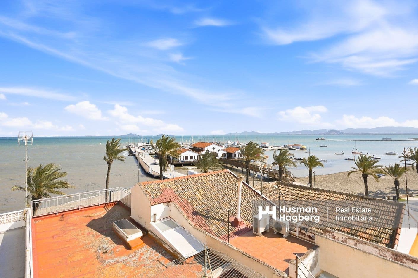 Spacious apartment with three bedrooms and balcony near the sea and marina
