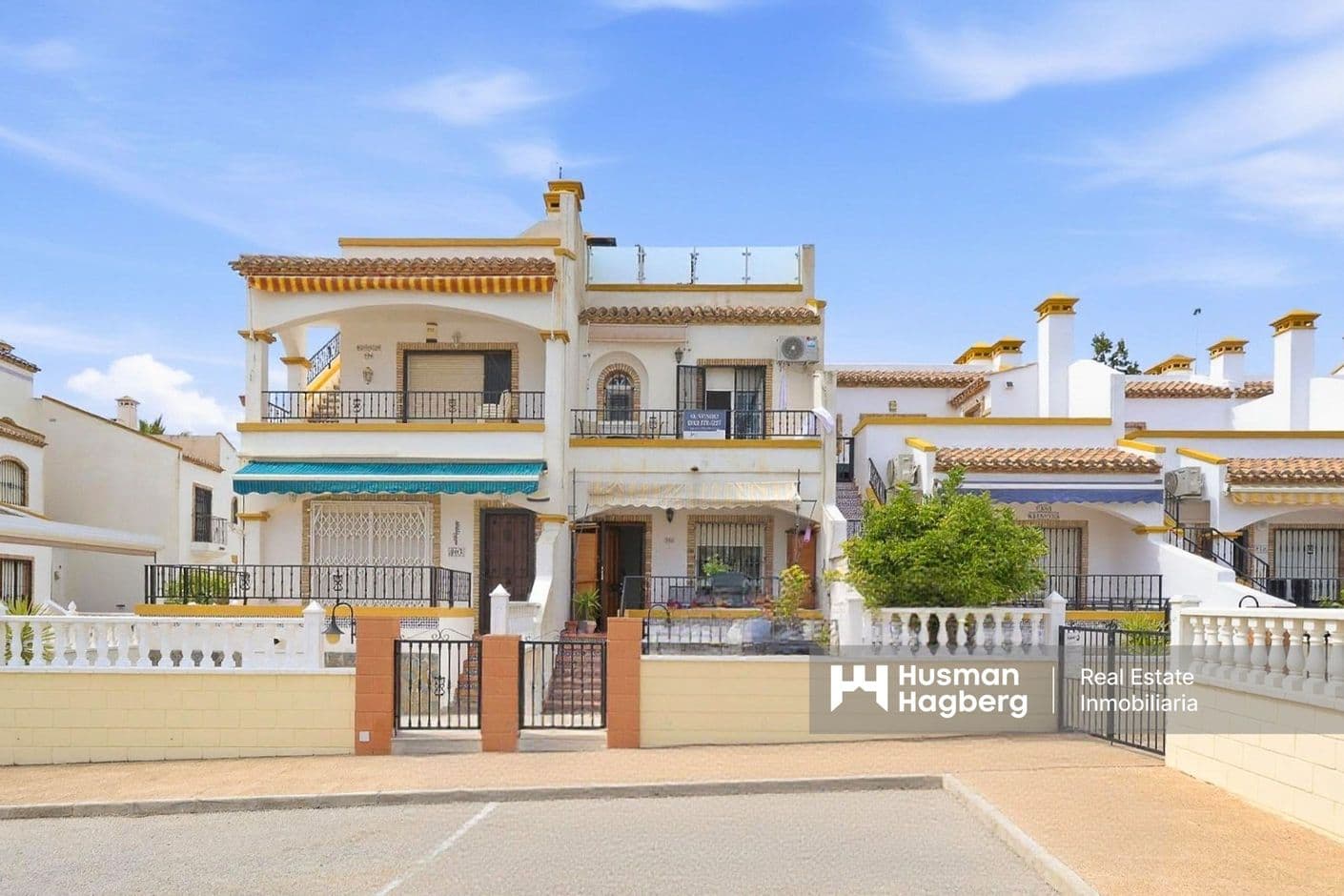 Charming townhouse with private outdoor areas and roof terrace
