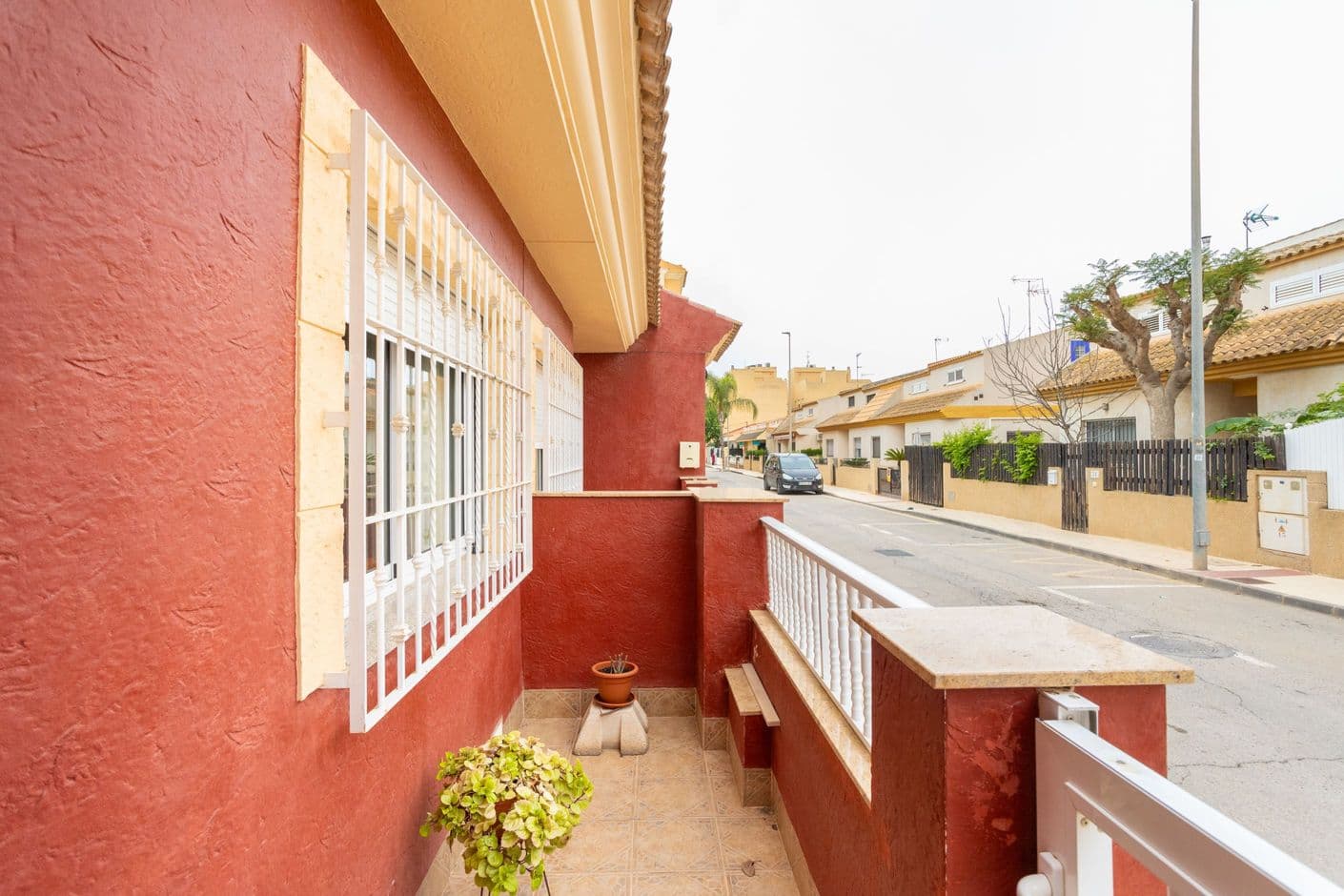 Townhouse with terrace and patio near Playa La Concha