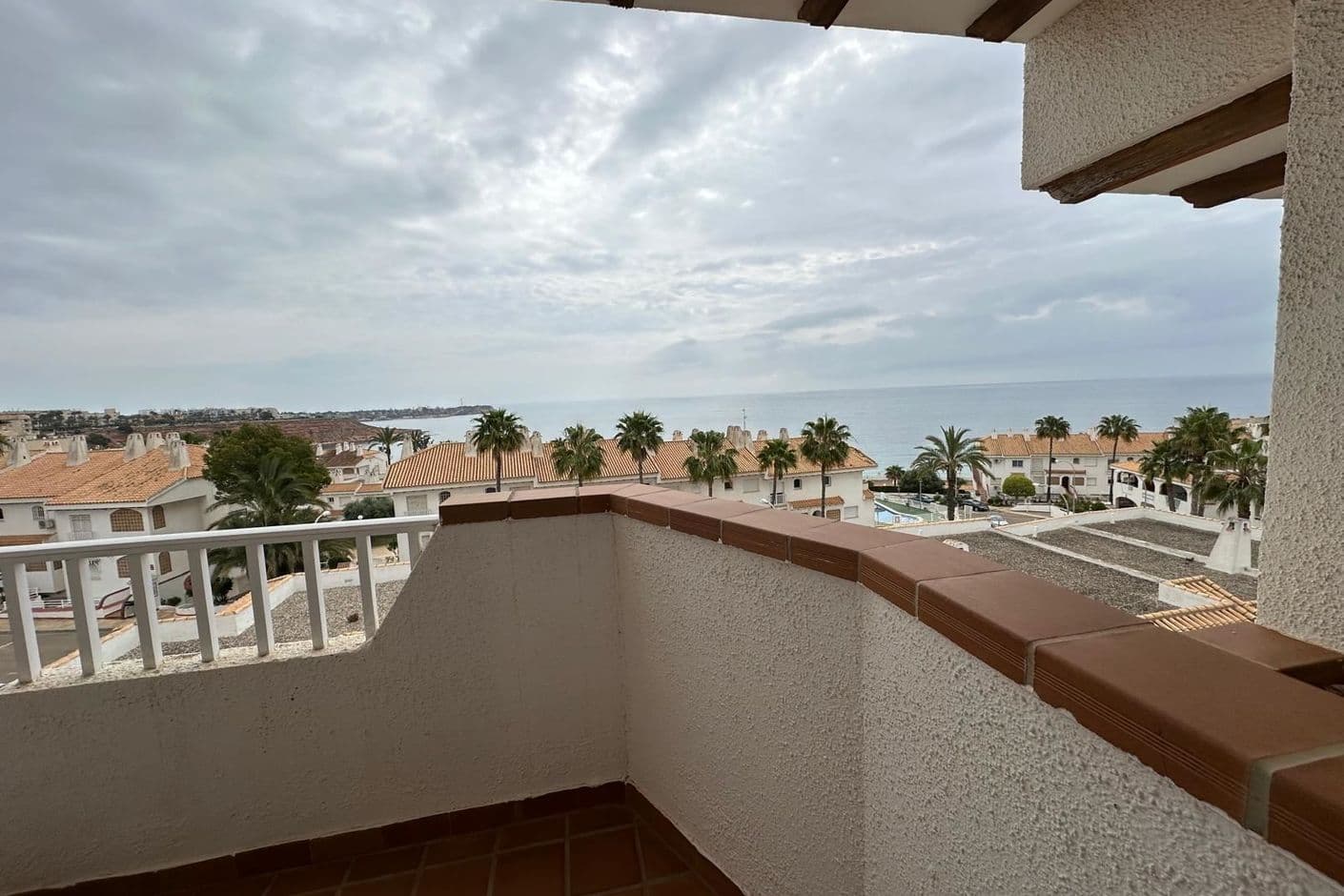Townhouse with sea views, balconies and private garage
