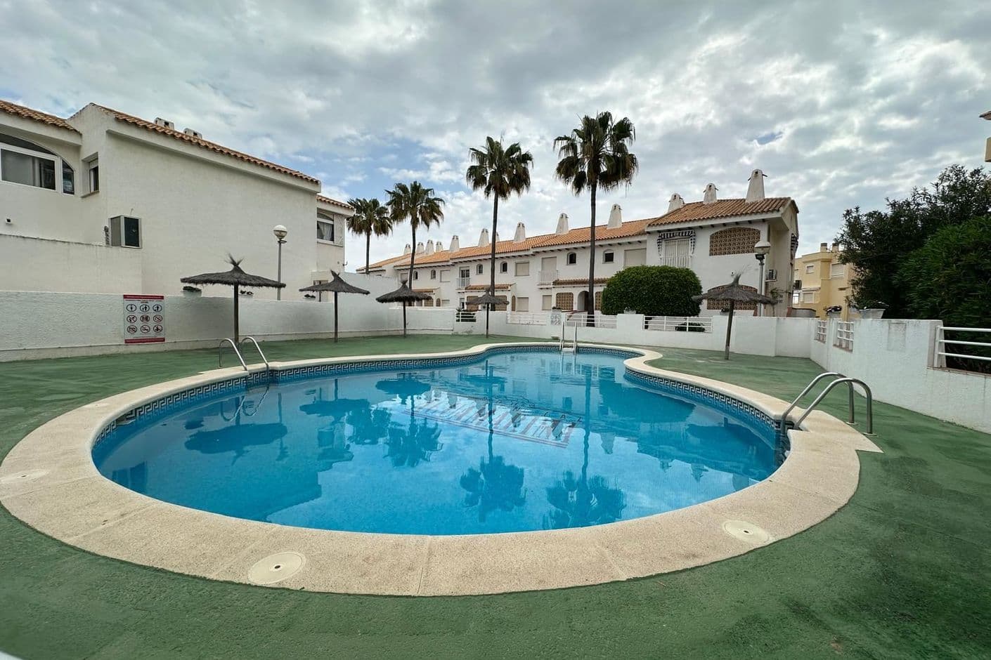 Townhouse with sea views, balconies and private garage
