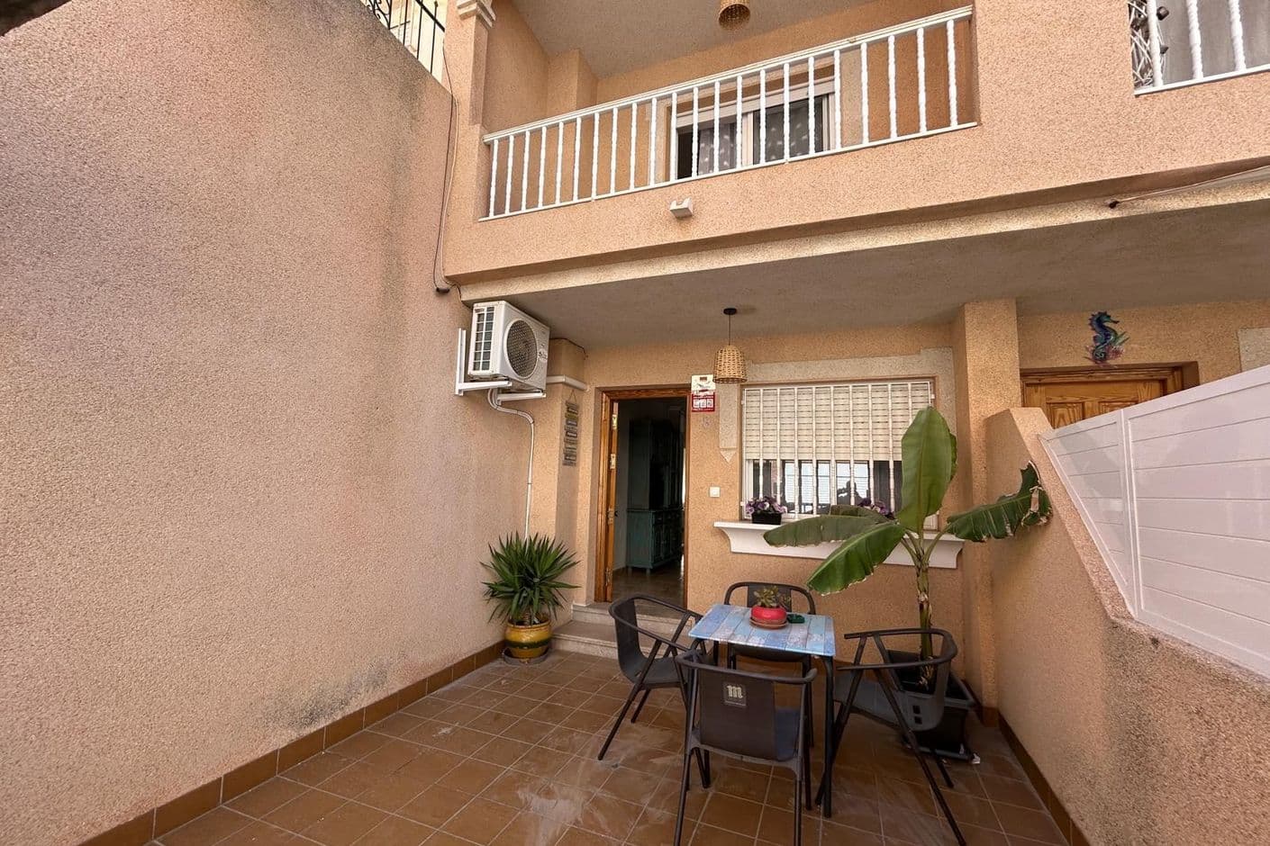 Well-planned townhouse with sunny outdoor areas and pleasant floor plan