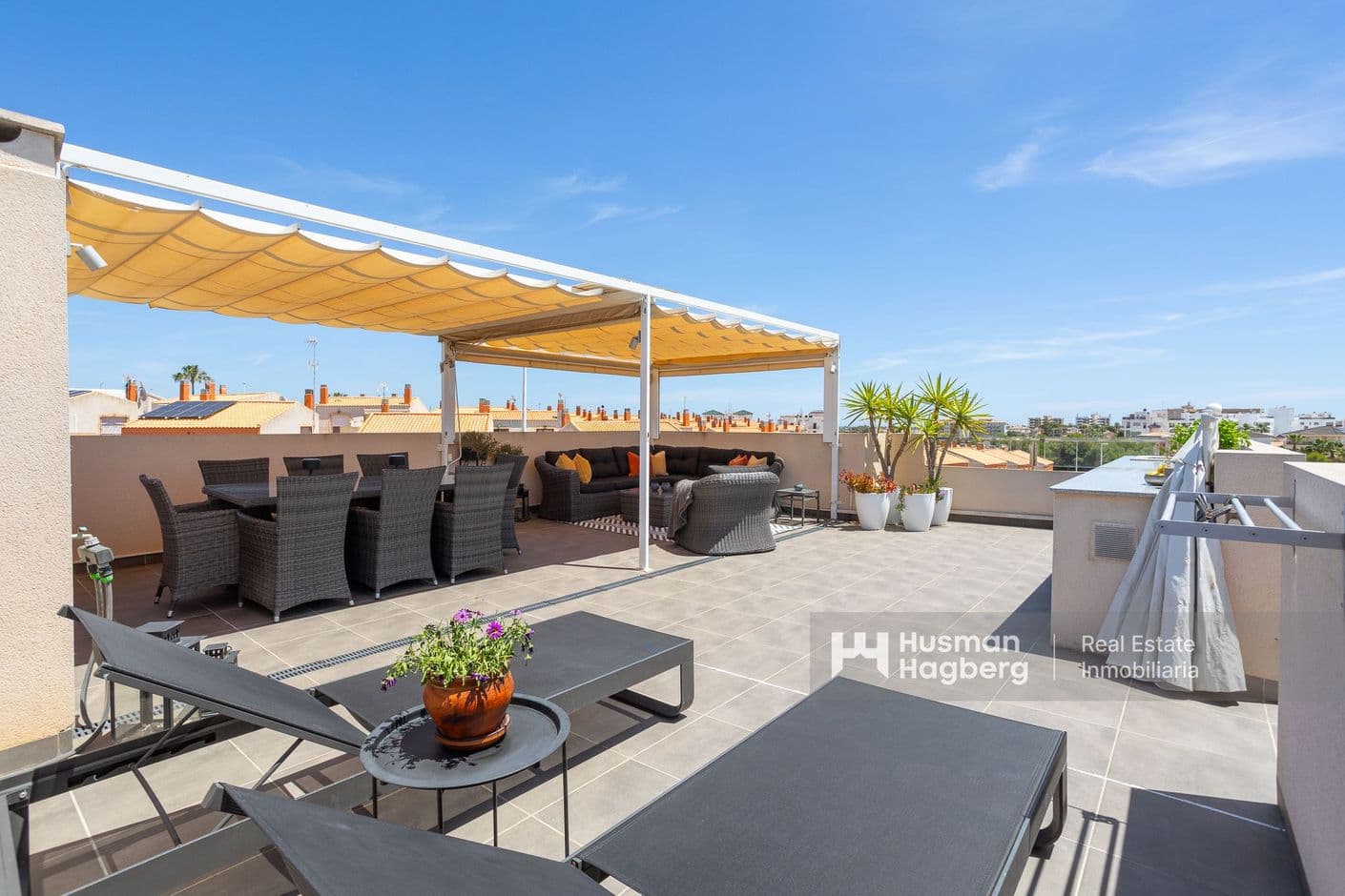 Bungalow with private roof terrace and an unbeatable location close to everything