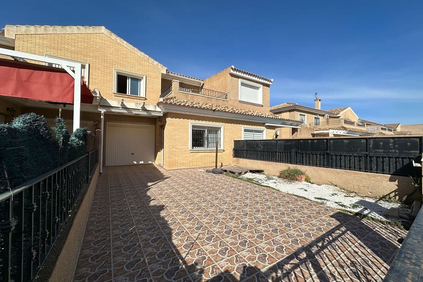 Townhouse with south facing, large terrace and garage