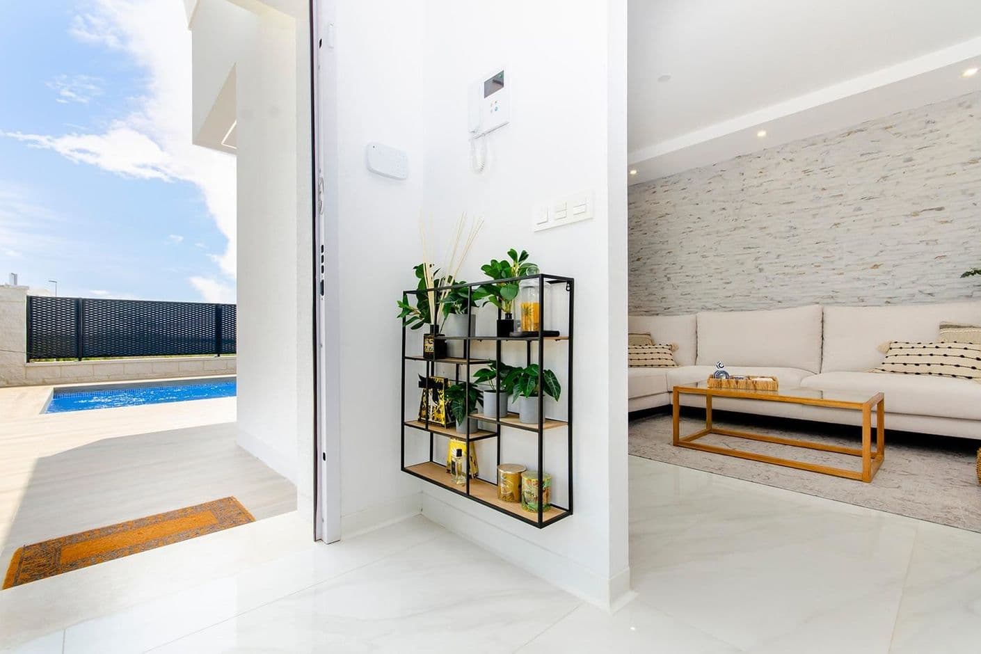 Modern semi-detached houses with private pool in a quiet golf environment