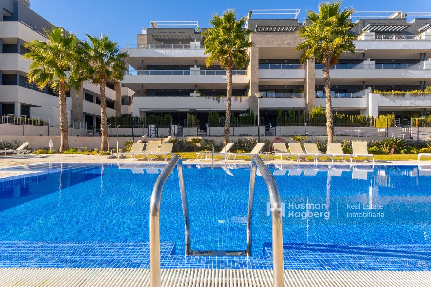 Penthouse with solarium and high standard in exclusive residential area