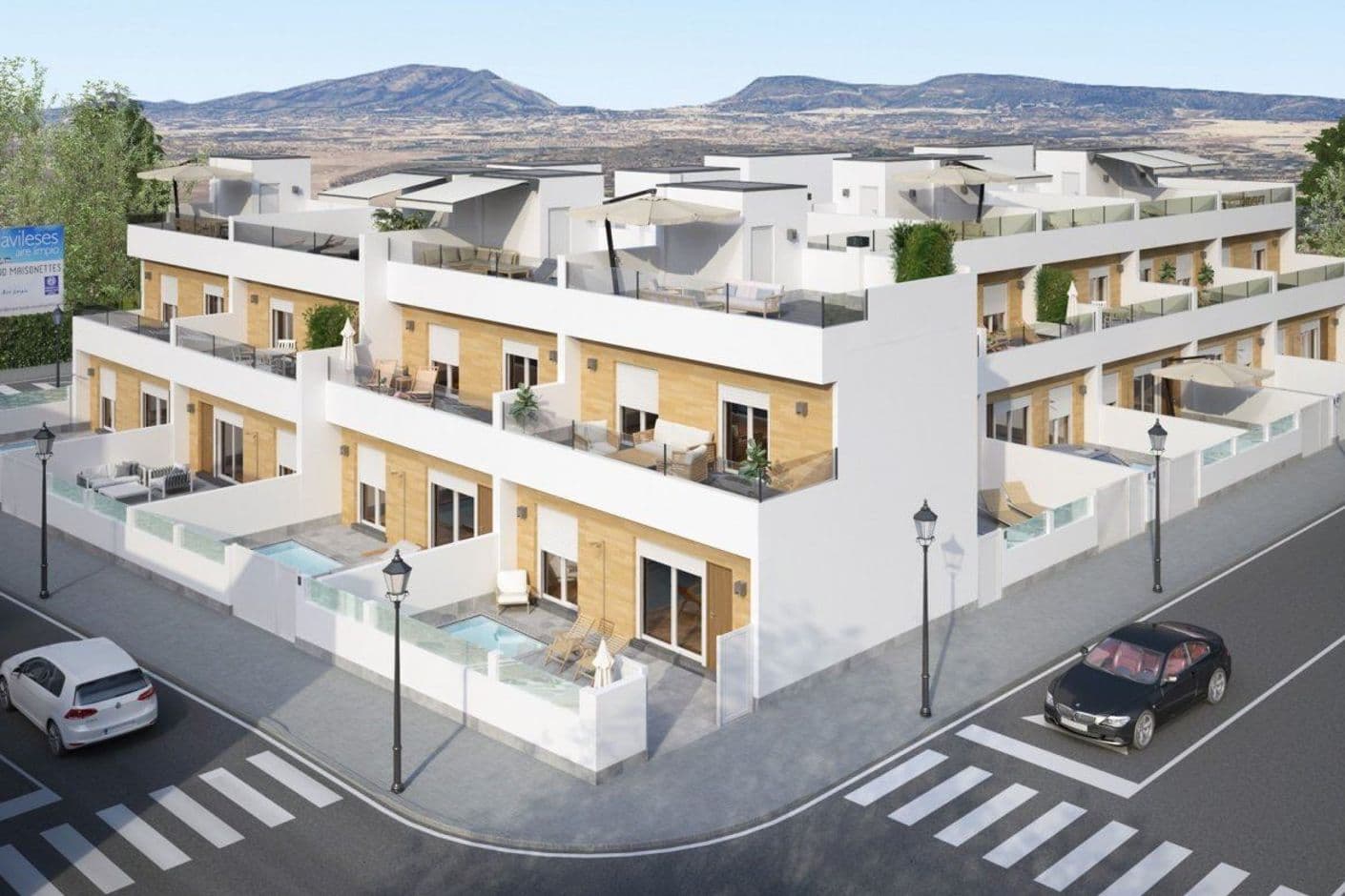 Moderna radhus med privat pool och generösa uteytor i soligt läge