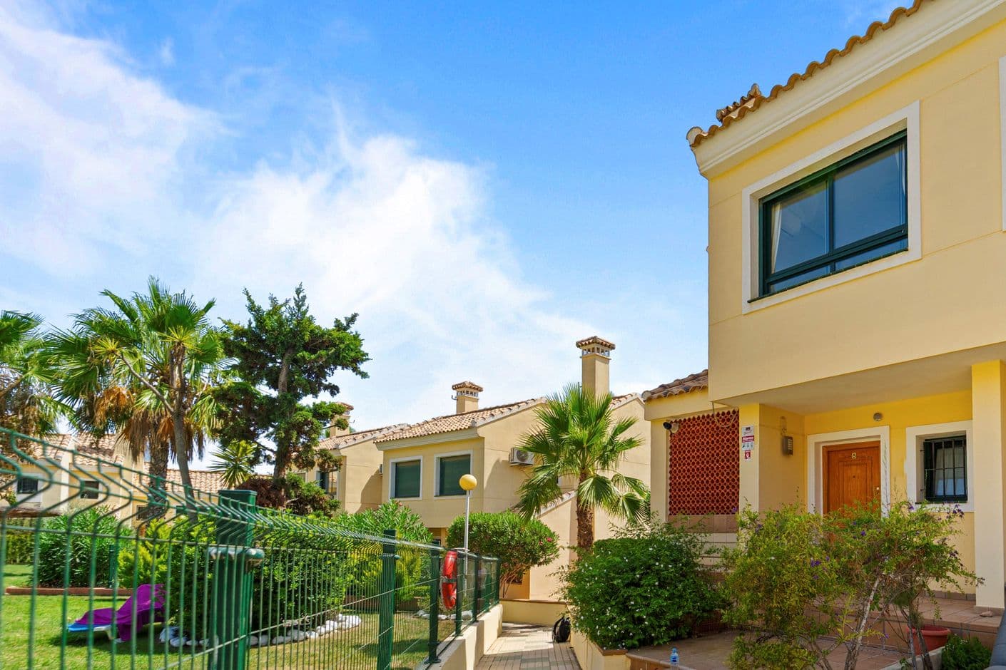 Gabled townhouse close to golf and services
