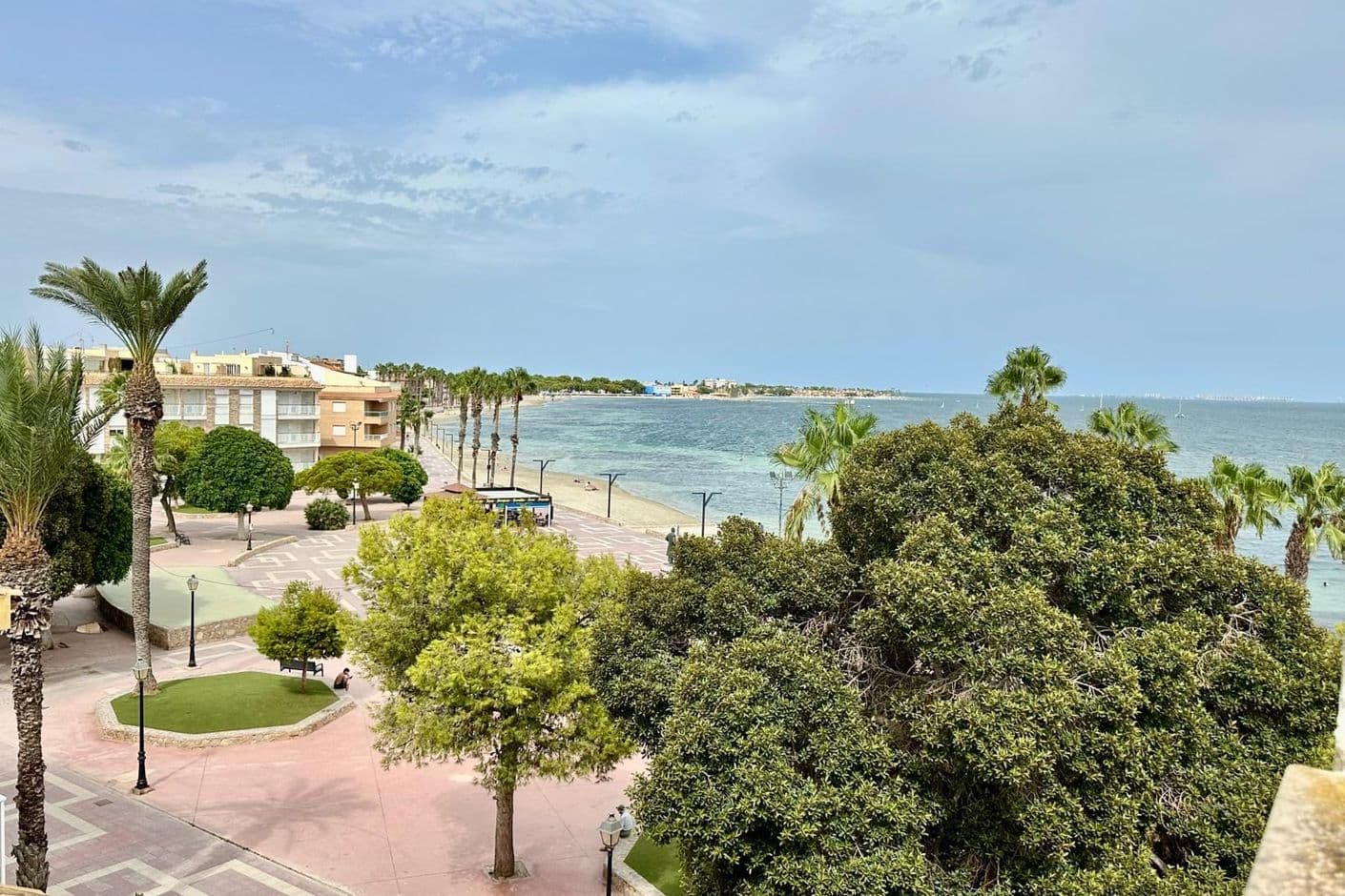Licht en ruim appartement aan zee met fantastisch uitzicht – Los Alcázares.