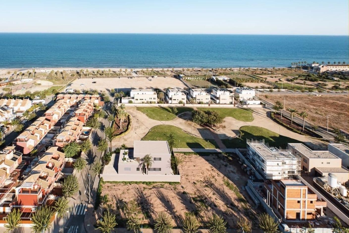 Exklusiv nybyggd villa 100 meter från stranden i Torre de la Horadad