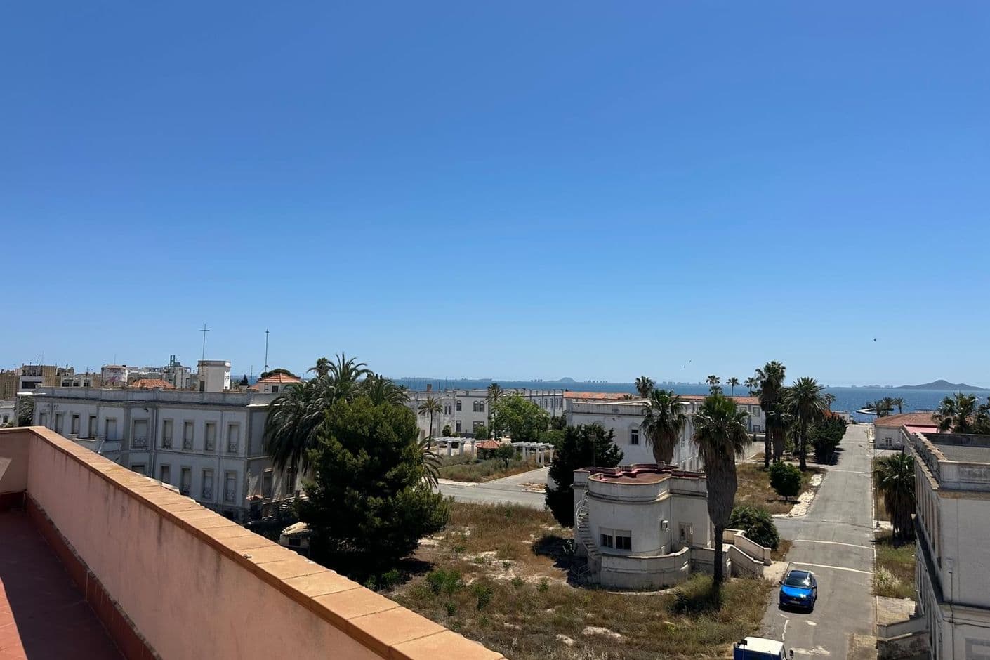 Rymlig strandnära lägenhet med fem sovrum