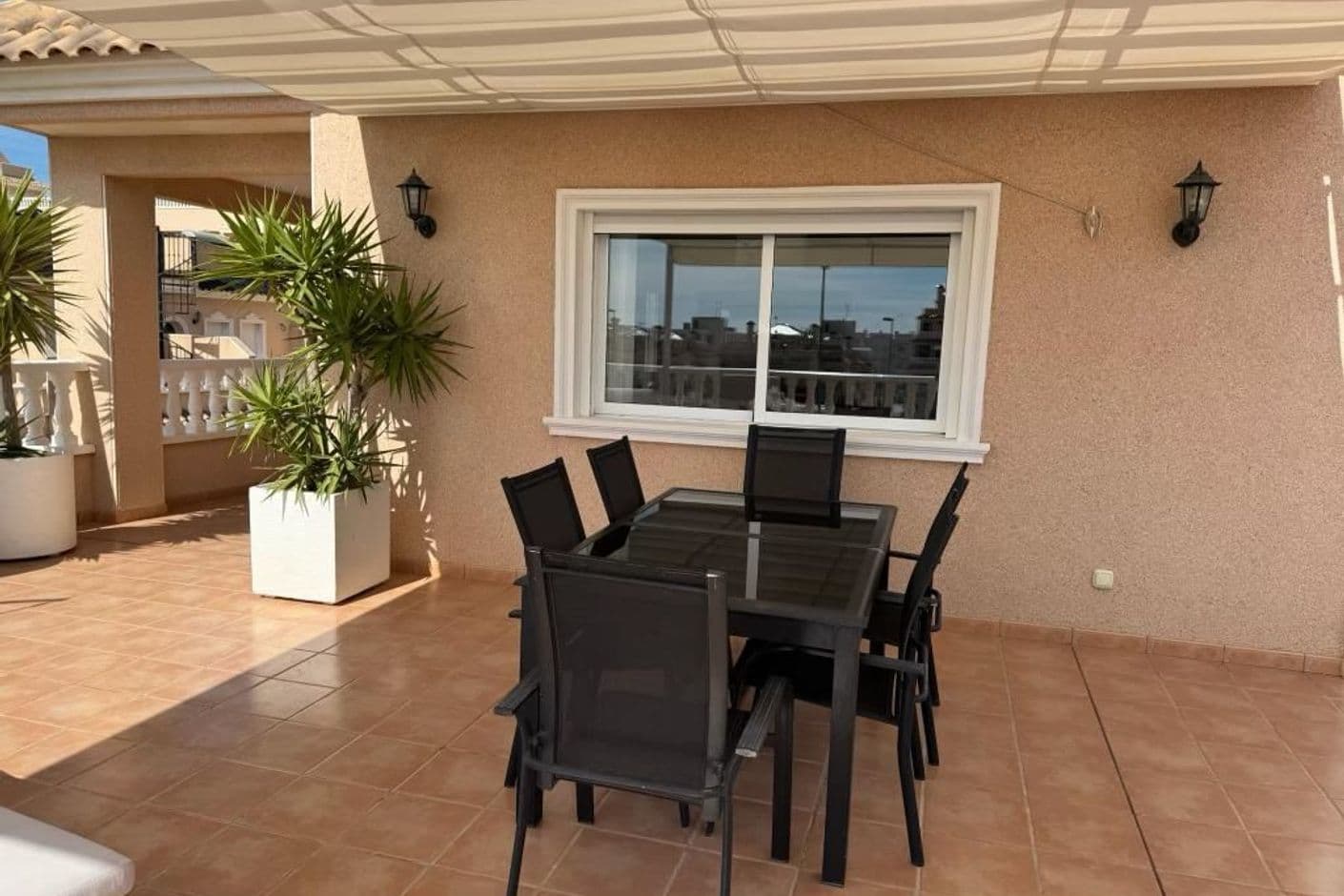 Bright and newly renovated apartment with large terrace