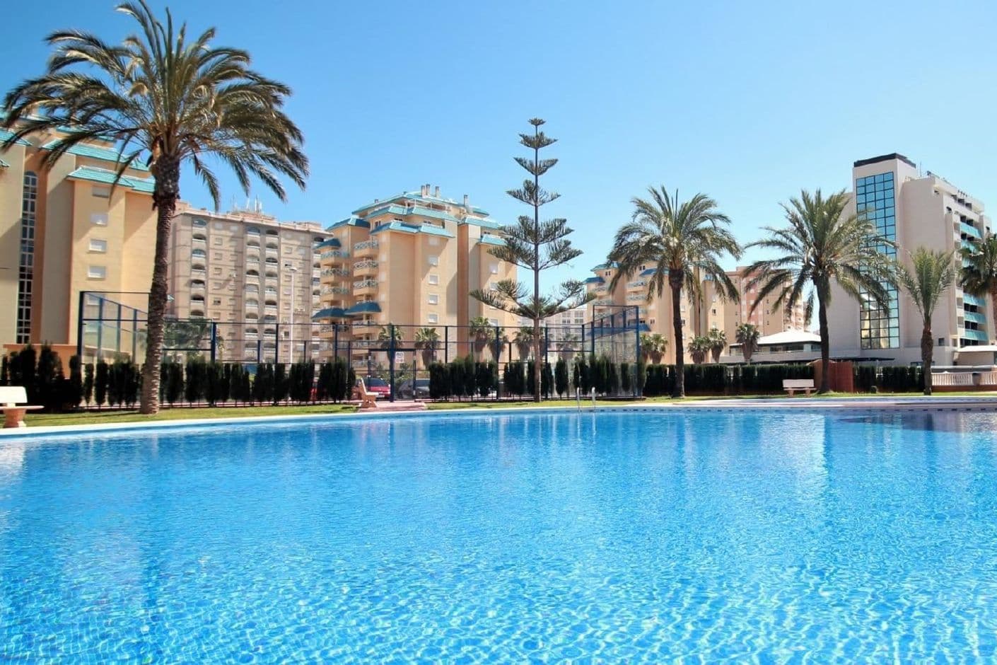 Exclusive townhouses by the sea in La Manga