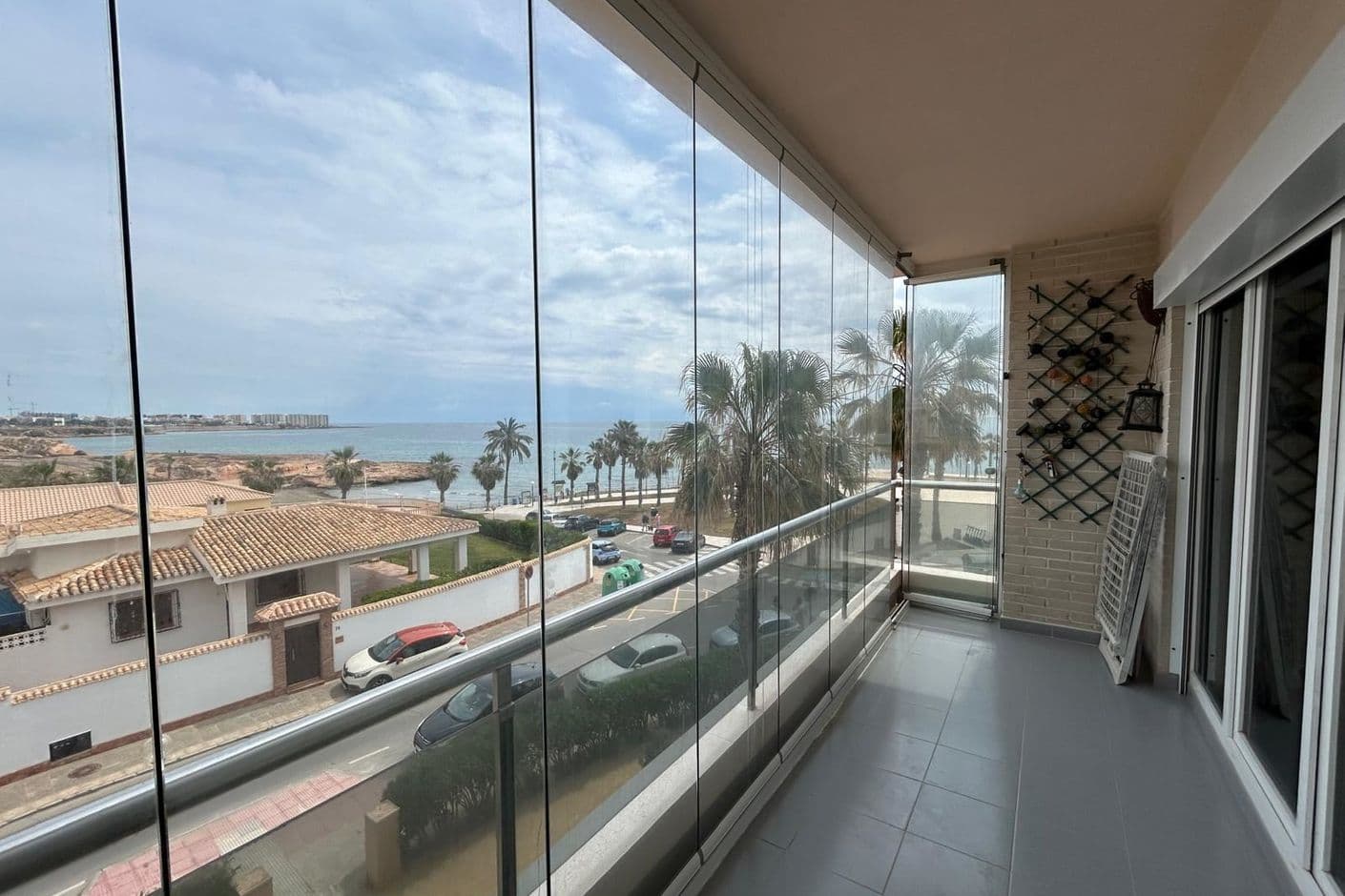 Strandnära vardagslyx i hjärtat av Orihuela Costa