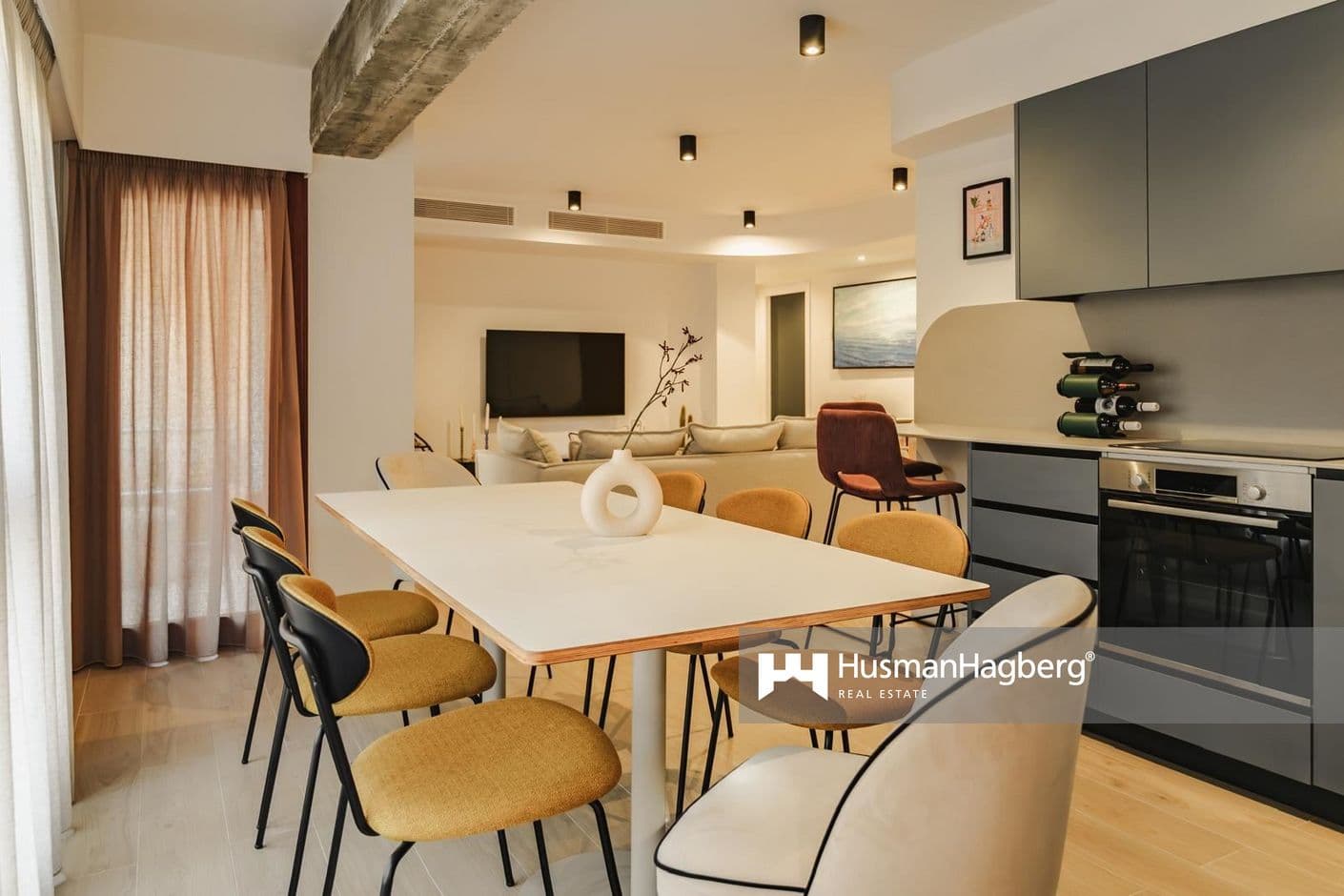 Apartamento recién reformado con terraza y patio. Plaza de garaje.