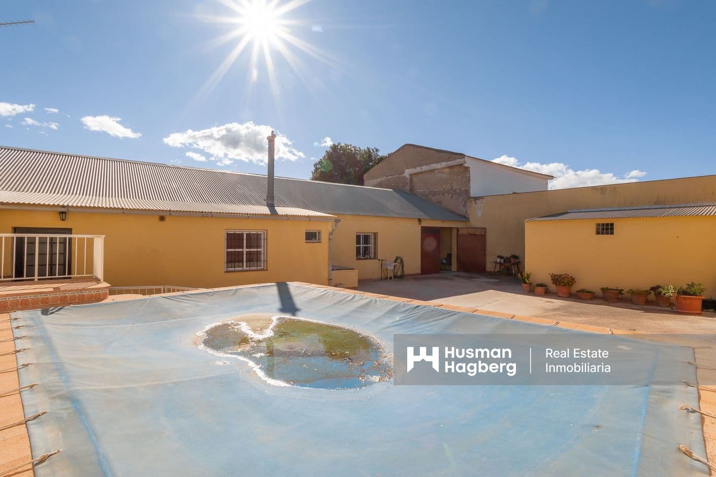 Finca med stor tomt, odlingar, pool och stor potential