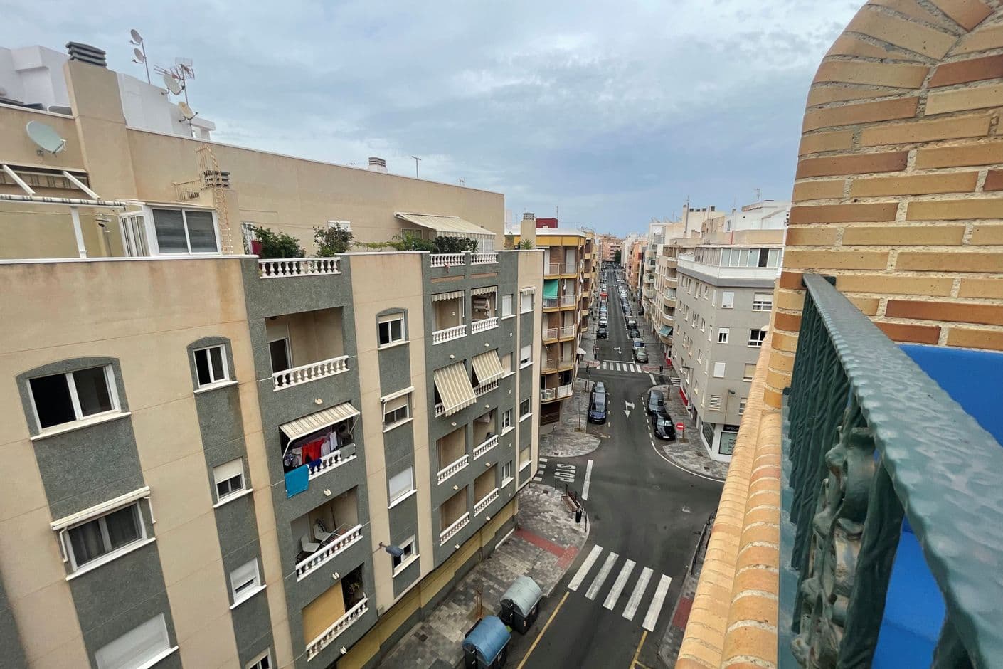 Penthouse with private roof terrace and garage – close to the beach
