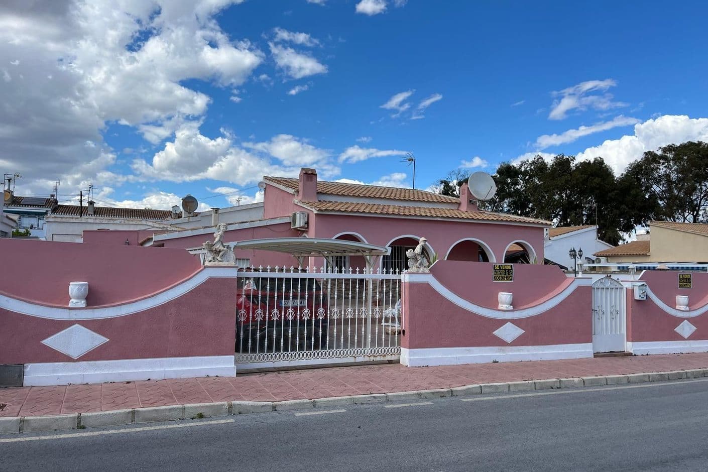 Villa luminosa y espaciosa con una ubicación perfecta cerca de la playa – La Regia