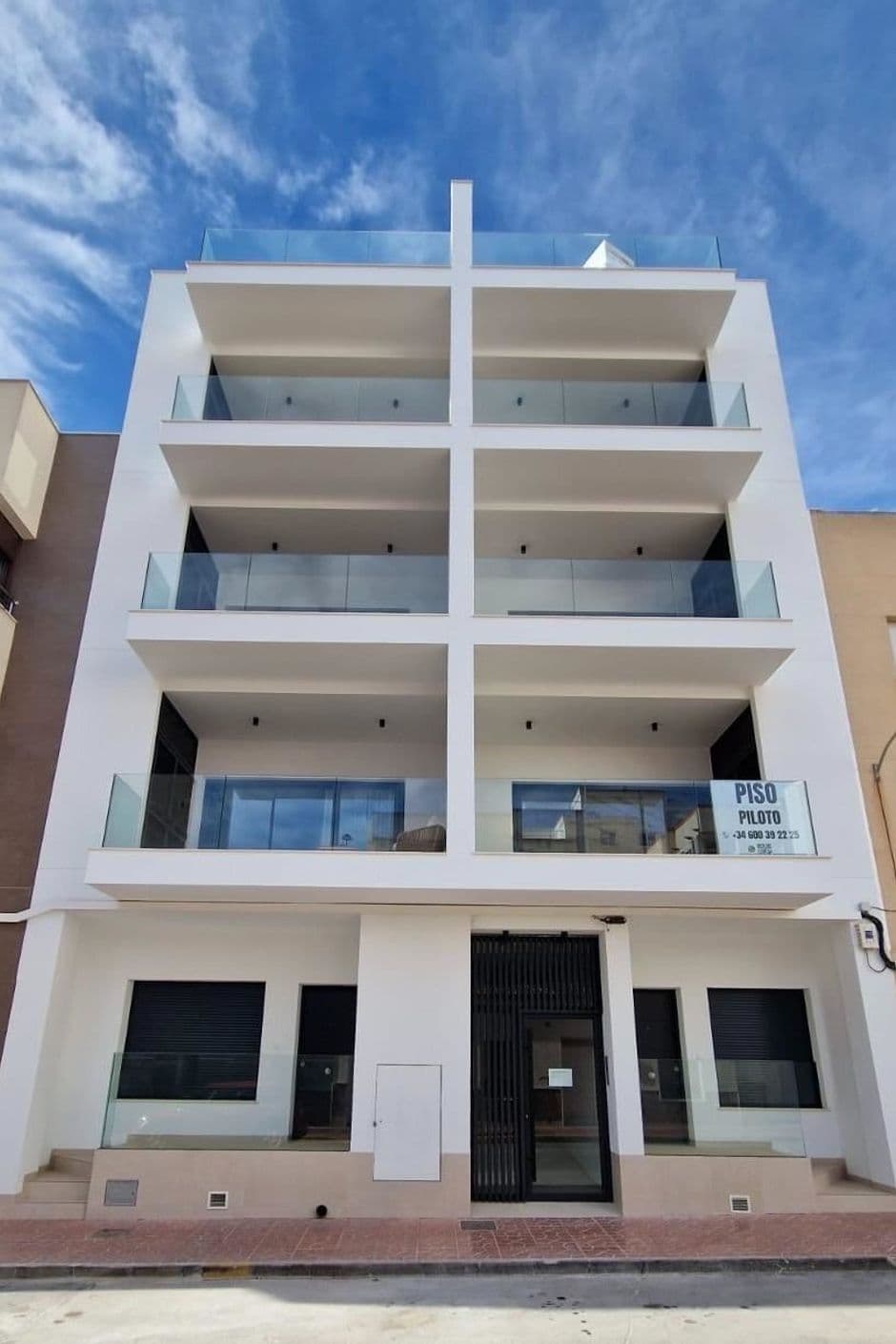 Turnkey penthouse with solarium – 550 meters from the beach