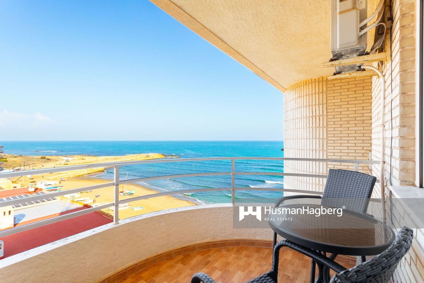 Lägenhet med balkong och havsutsikt