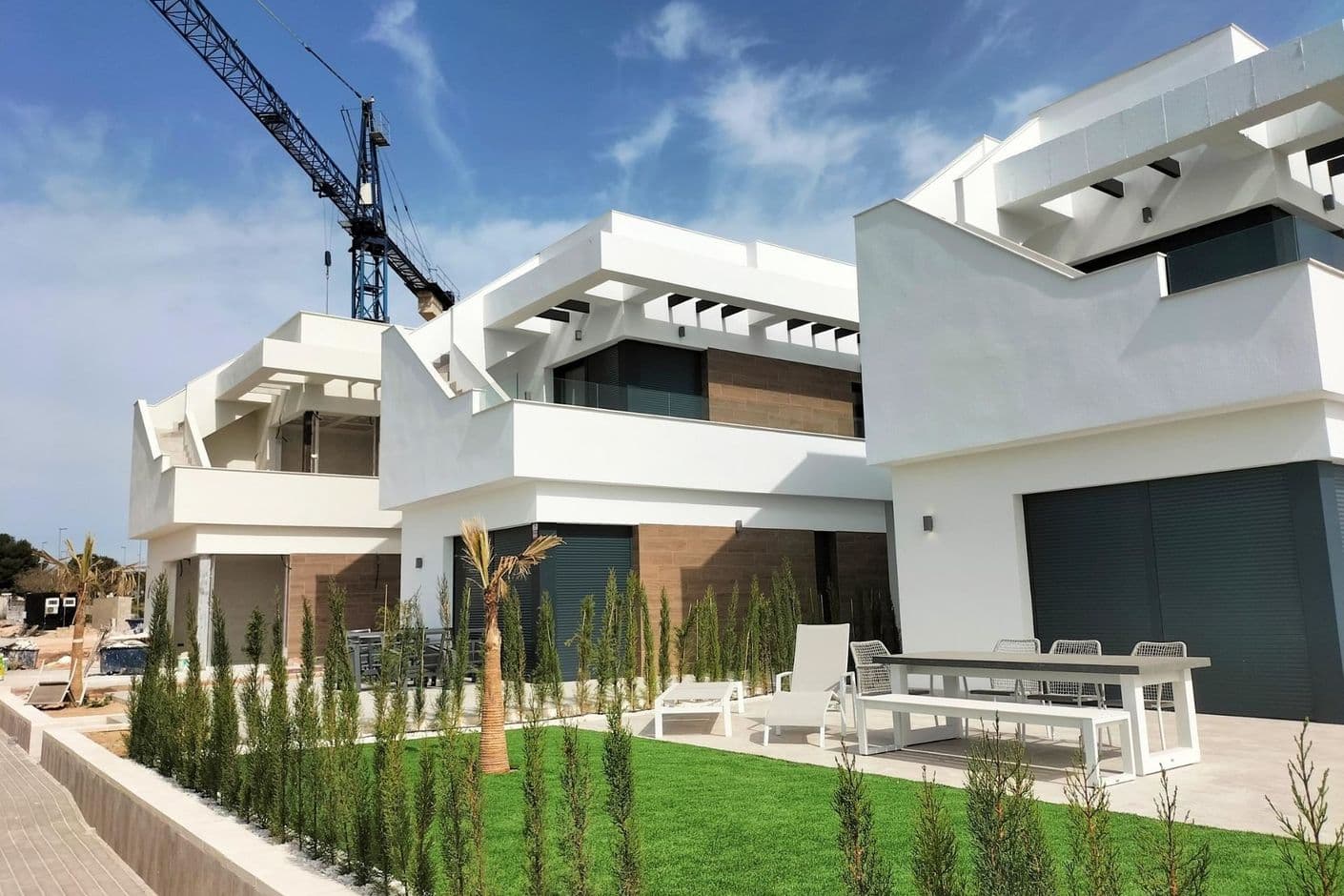 Nya moderna villor med soligt läge och privat komfort vid golfbana