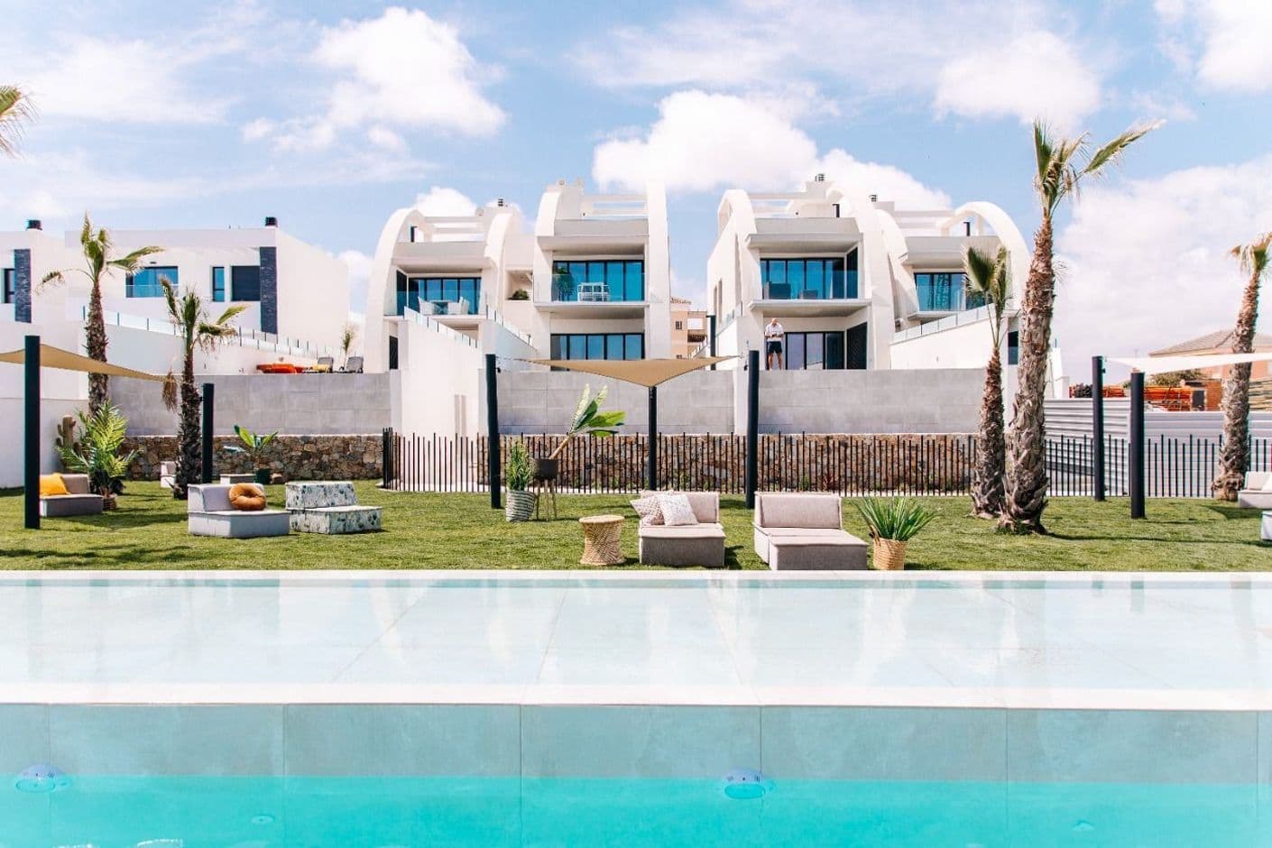 Exclusive designer apartment next to the golf course - with roof terrace