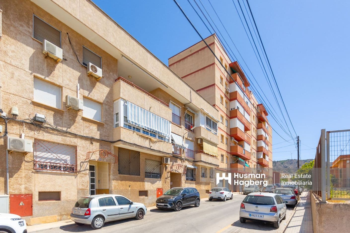 Spacious three-bedroom apartment with balcony