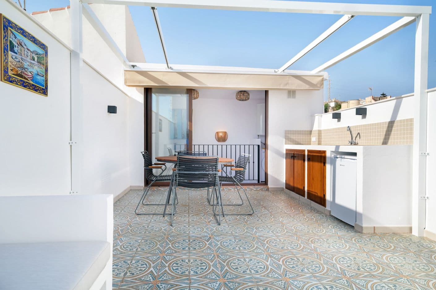 Completely renovated townhouse 20m from the beach