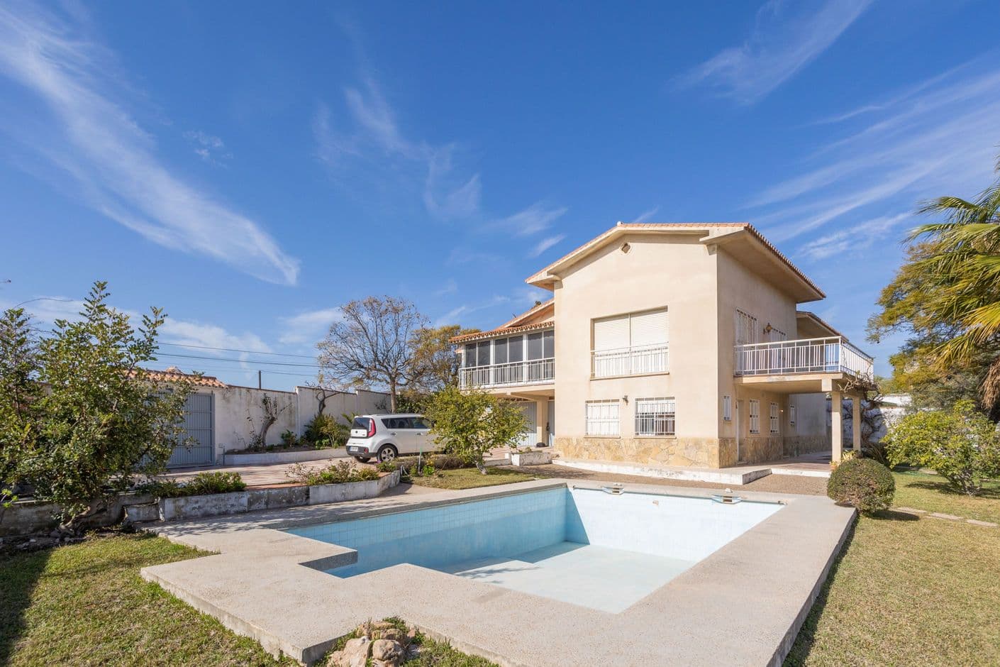 Large villa with private pool in a sunny location overlooking Nerja!