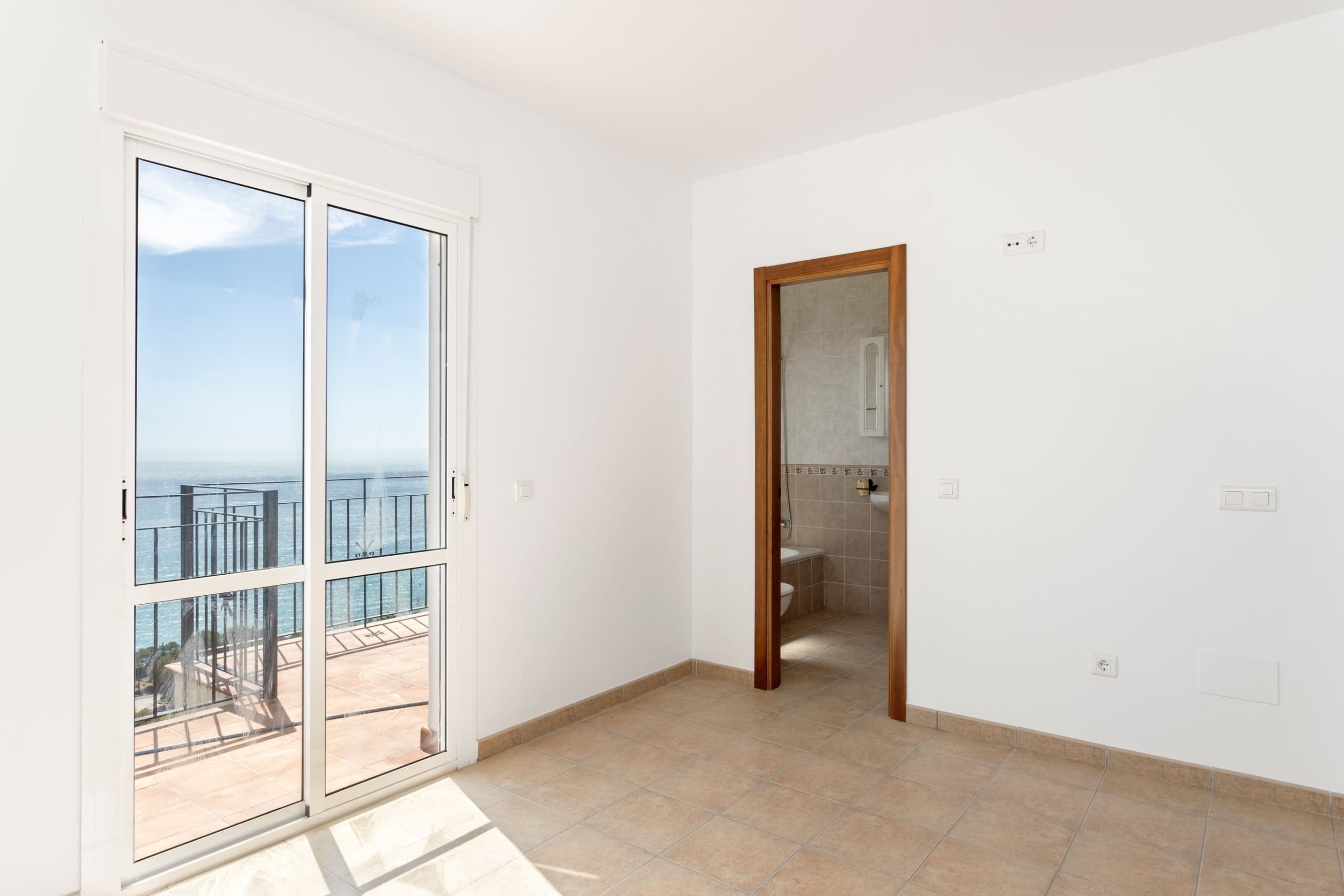 Bedroom 1 - ensuite
