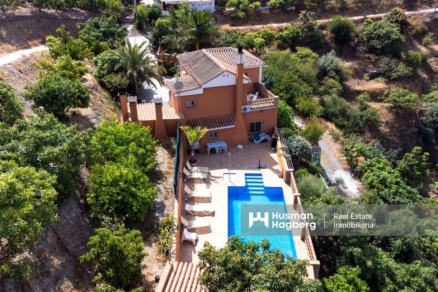 Andalusisk finca i privat läge med fruktplantage och pool