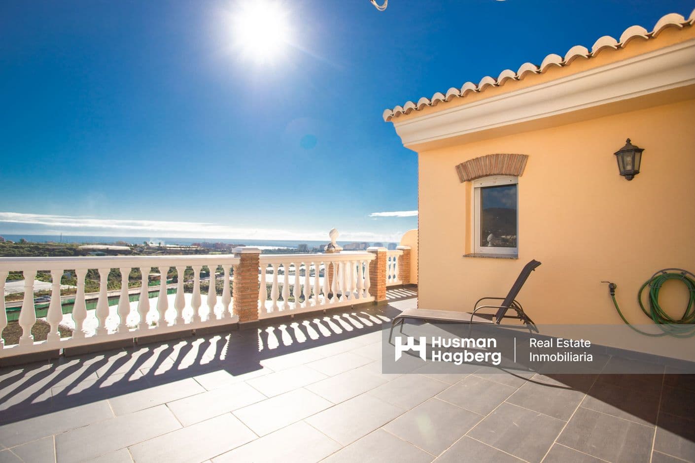 Villa i Torrox Costa  med pool, havsutsikt och turistlicens