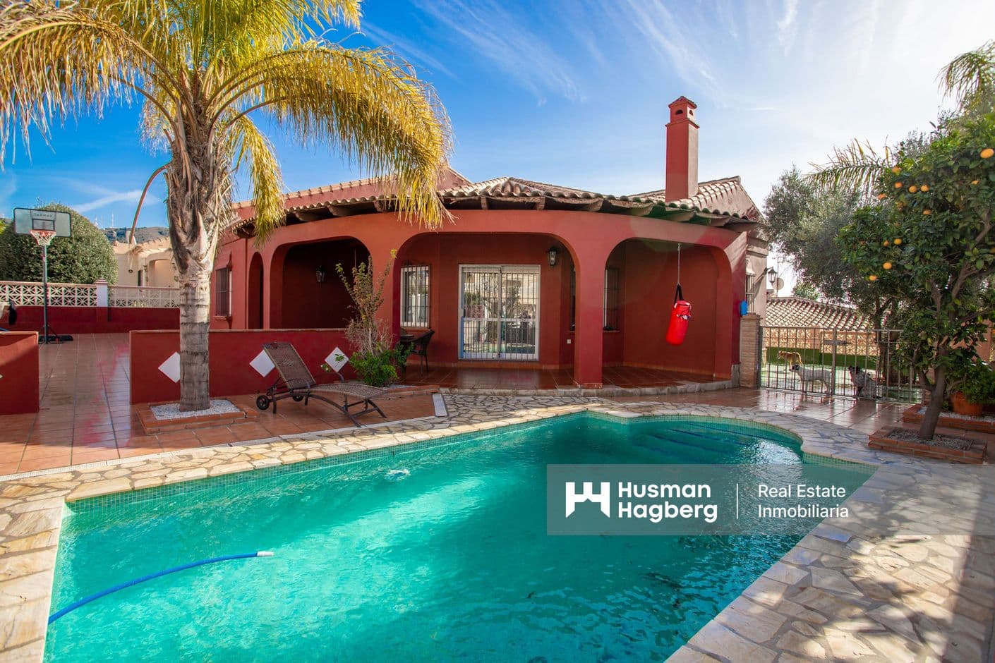 Nyrenoverad enplansvilla med pool i Torrox Park